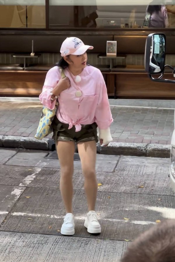 证监会允许的配资公司 63岁刘晓庆穿短裤被骂装嫩？她一句话让全网闭嘴：凭啥年龄大就不能穿